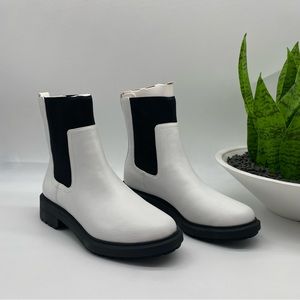 ALFANI Women's Tackoma Lug soles pullover Booties in white faux leather size 6.5